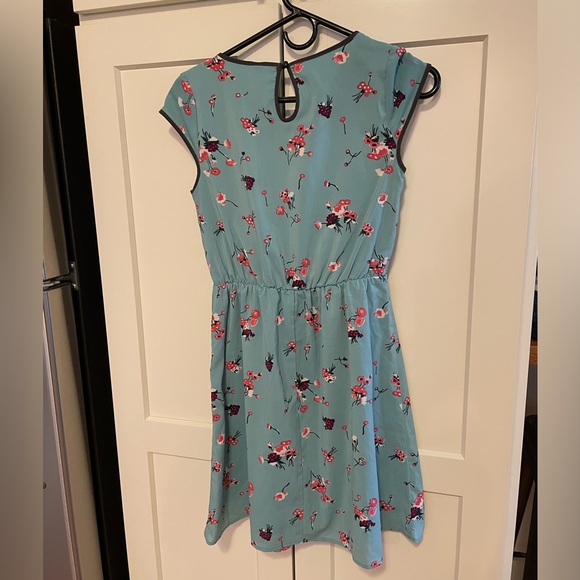 Floral, lined, cap sleeved dress - Picture 4 of 5